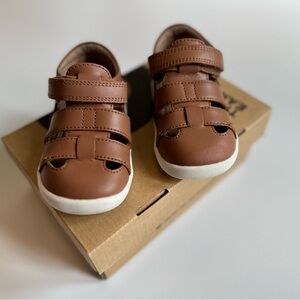 Boys or Girls Leather Oldsoles Free Ground tan size 6 gently used sandals.